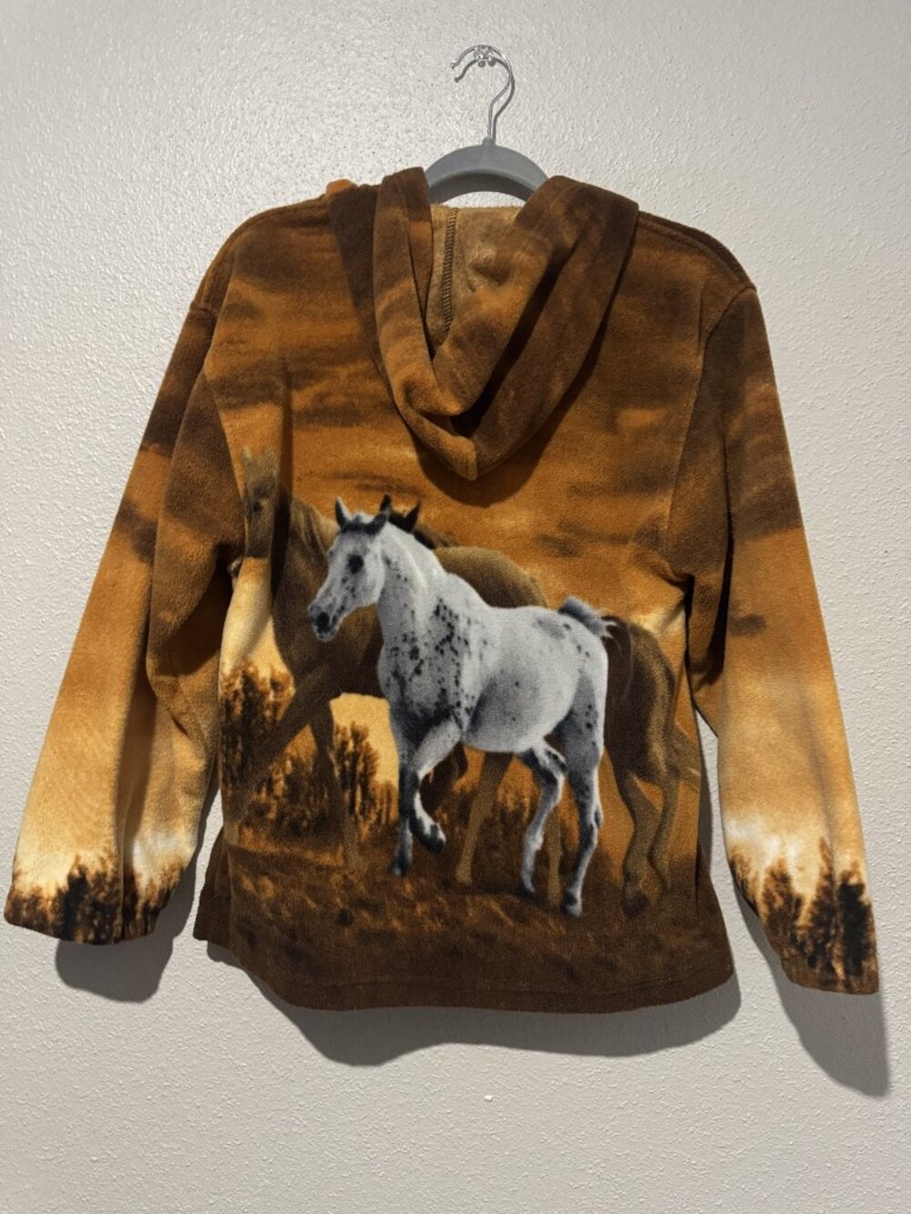 Trail Crest horse print fleece hoodie - Picture 2 of 3